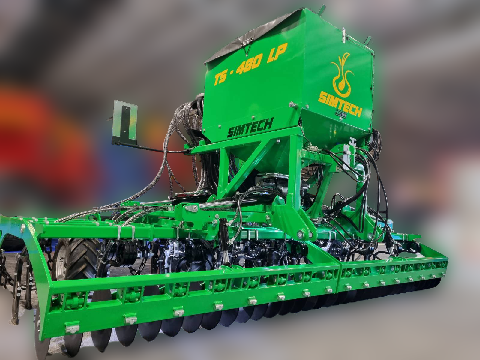 With its narrow row spacing and increased tine rows the TS - 480LP ensures excellent seed placement and superior trash flow, even in challenging conditions.